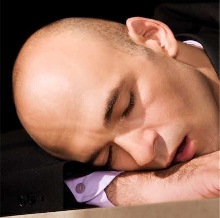 Da li nedostatak sna deluje na kosu?